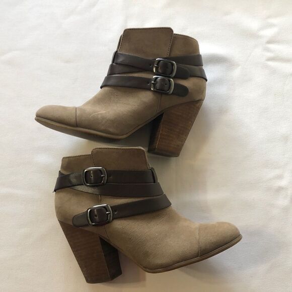 Carlos Santana Helene Women’s 6 M Brown Double Buckle Chunky Heel Boot - Picture 2 of 8